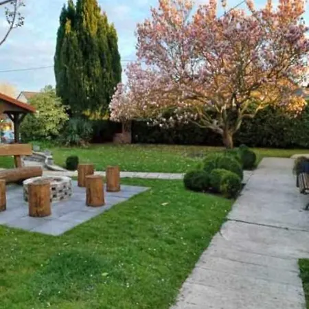 Le Clos D'aval Le Paulownia Holiday home Saint-Nicolas-d'Aliermont